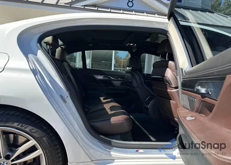 2018 BMW 740E xDrive Iperformance из США, поврежденный, VIN WBA7J2C53JG938174